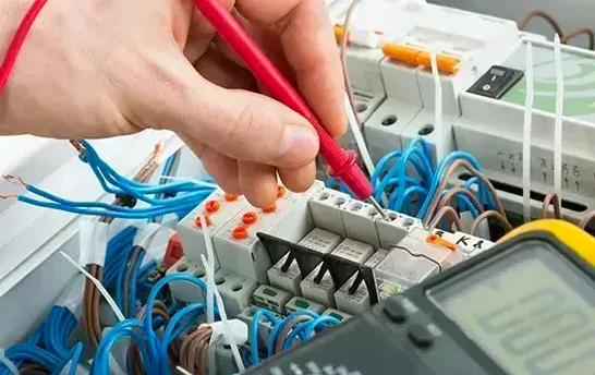 Professional electrician in Homerton